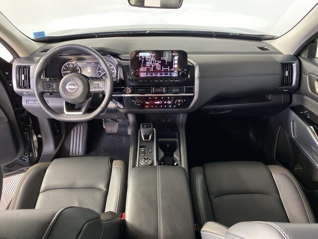 2024 Nissan Pathfinder SL photo 2