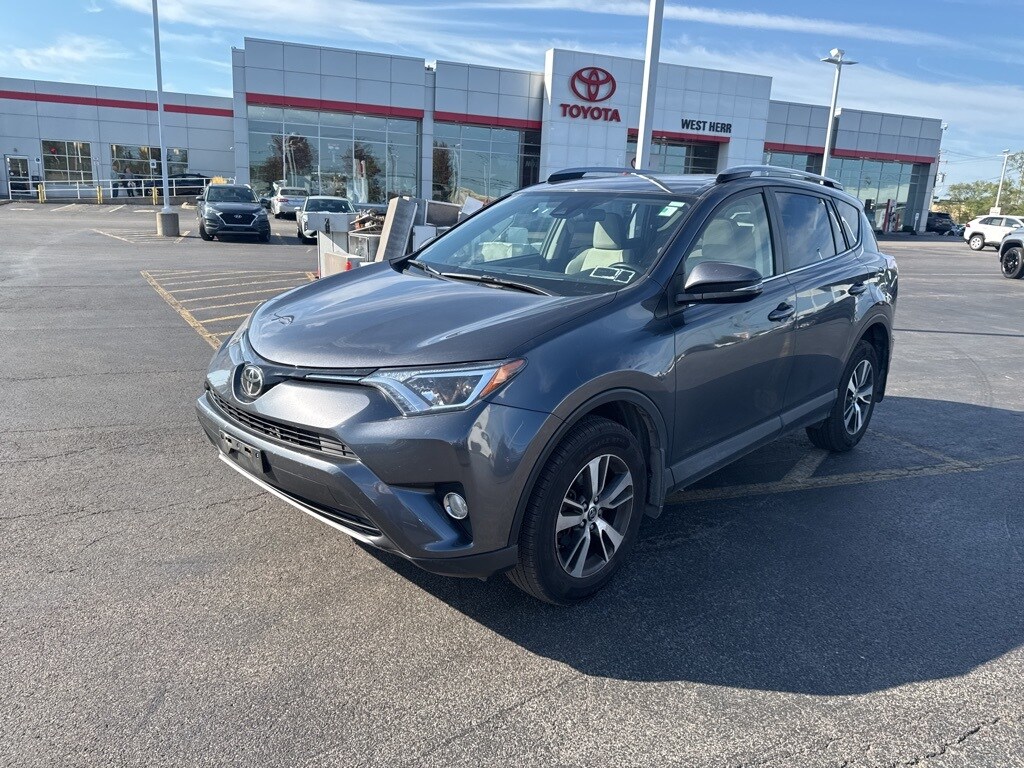 2017 Toyota RAV4 XLE photo 3