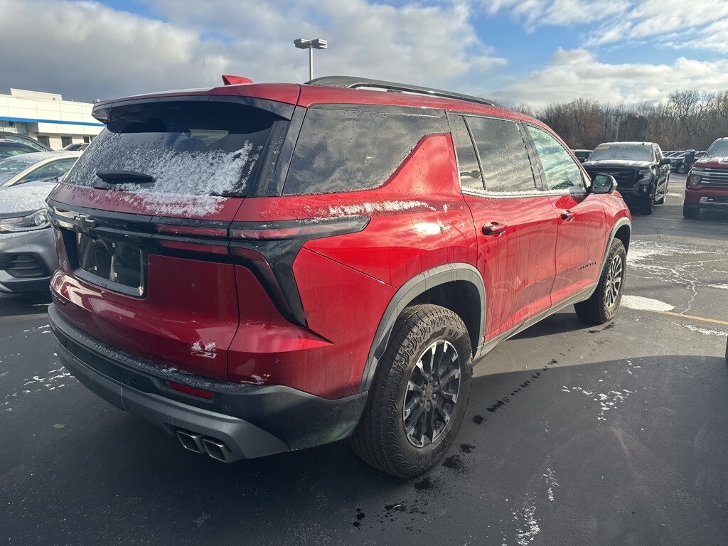 2024 Chevrolet Traverse Z71 photo 2