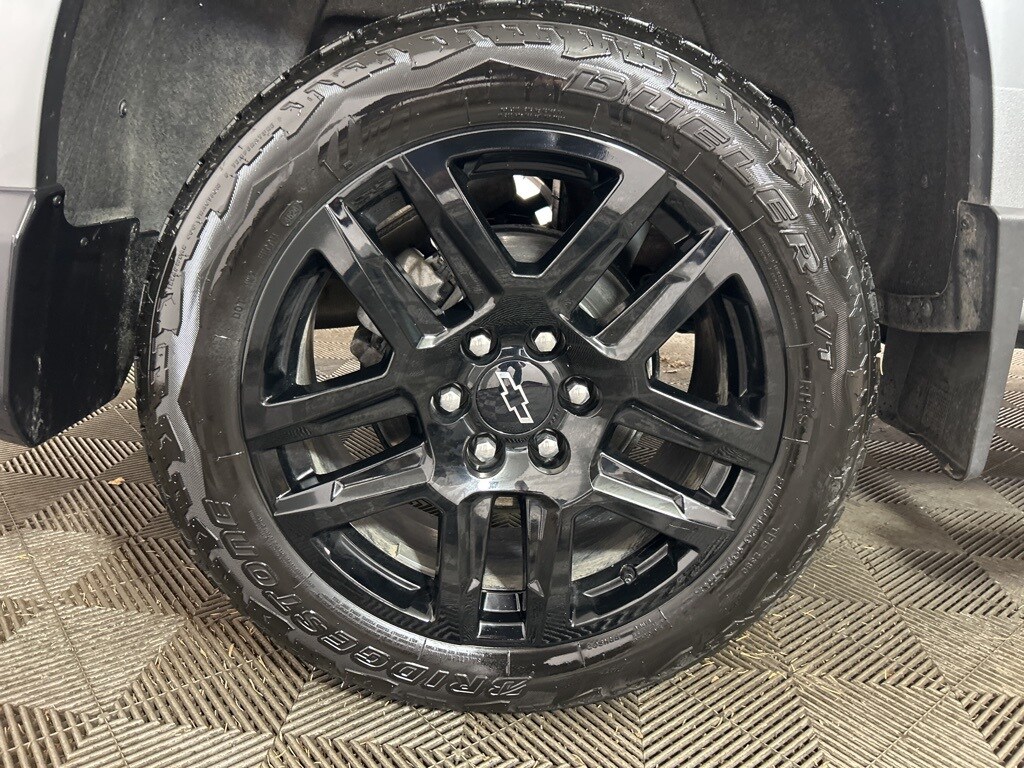 2025 Chevrolet Colorado Z71 photo 2