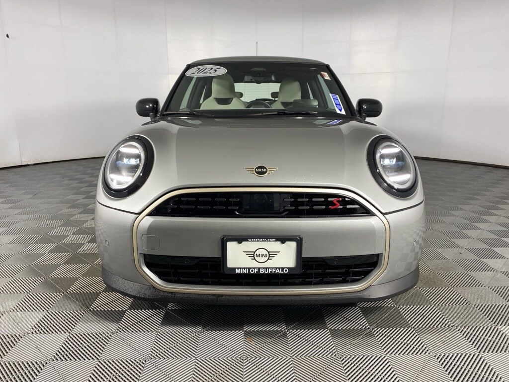 2025 Mini Cooper 2 Door Hardtop Signature photo 2
