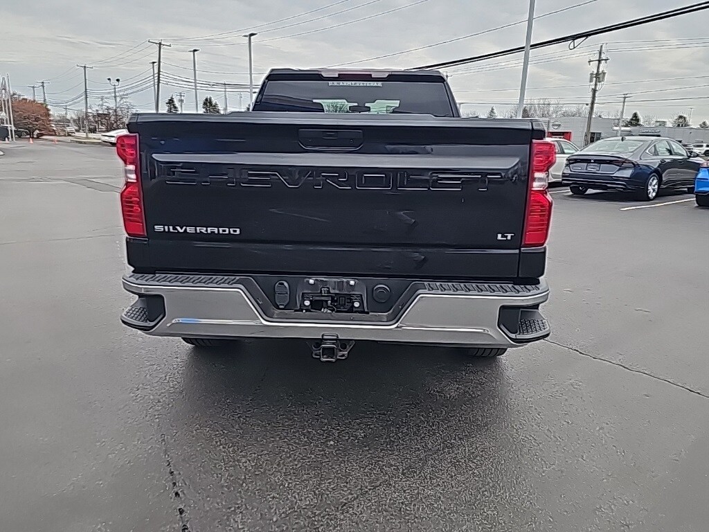 2021 Chevrolet Silverado 1500 LT photo 3