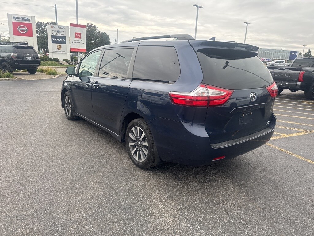 Used 2018 Toyota Sienna XLE Premium 7 Passenger Van Passenger Van