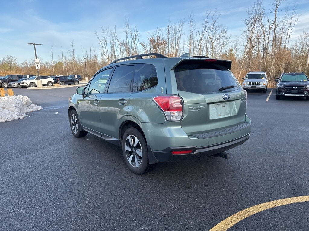 2018 Subaru Forester 2.5i Premium photo 2