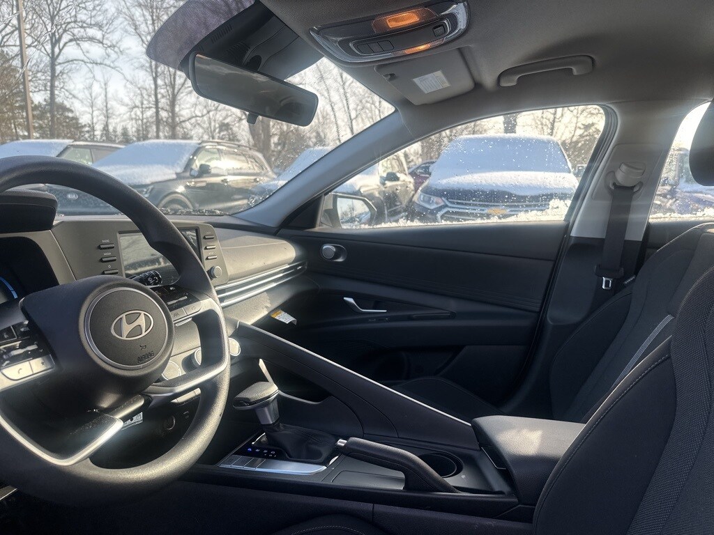 Certified 2025 Hyundai Elantra SE Sedan