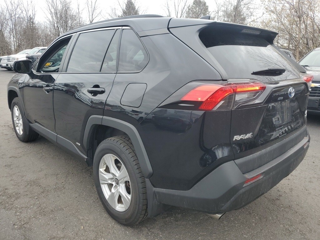 2021 Toyota RAV4 Hybrid LE photo 2