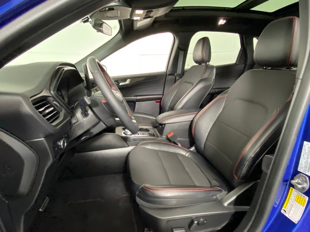 2023 Ford Escape ST-Line photo 2