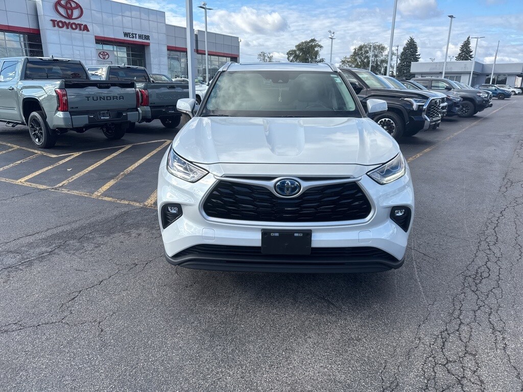 Used 2023 Toyota Highlander Hybrid XLE Bronze SUV