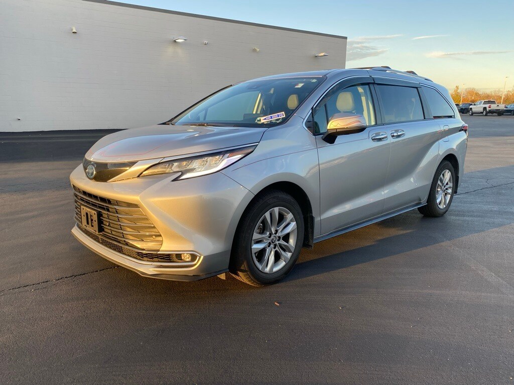 Used 2023 Toyota Sienna Limited 7 Passenger Van Passenger Van