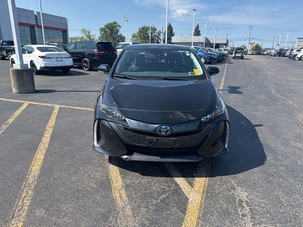 2020 Toyota Prius Prime LE photo 2