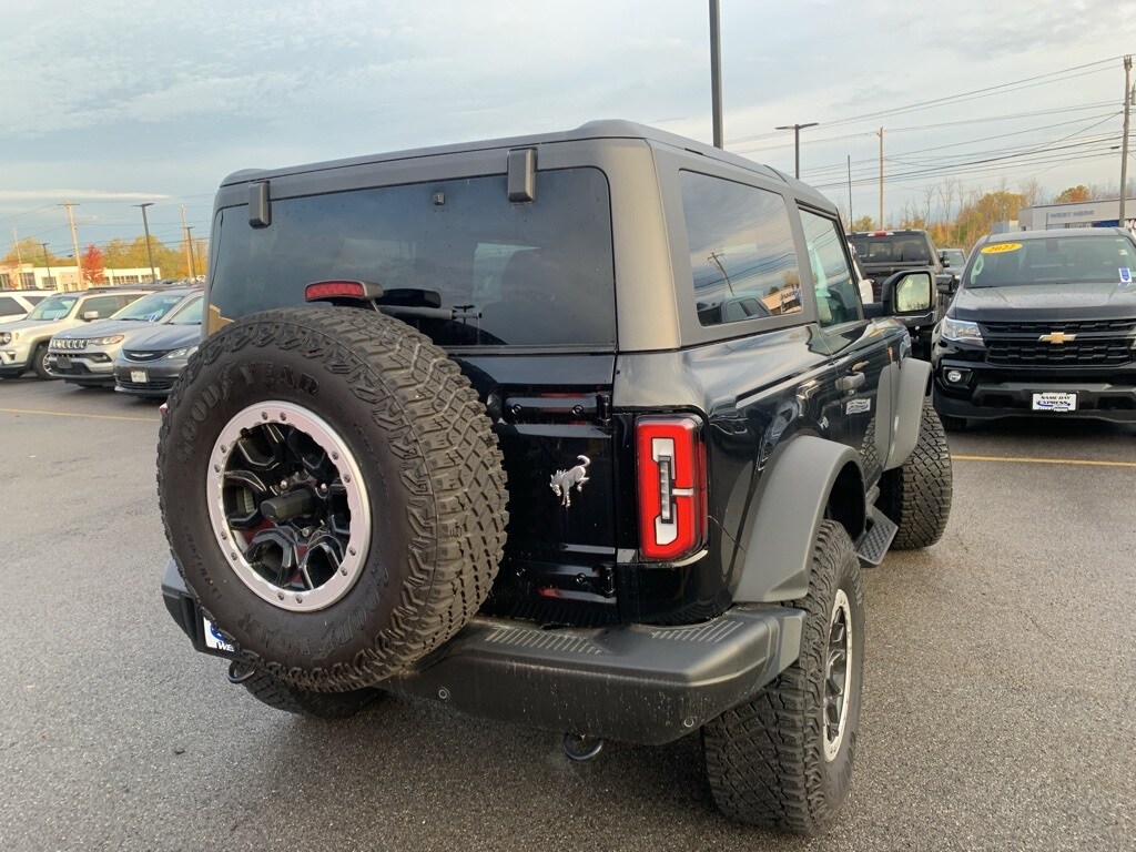 2023 Ford Bronco Outer Banks photo 2