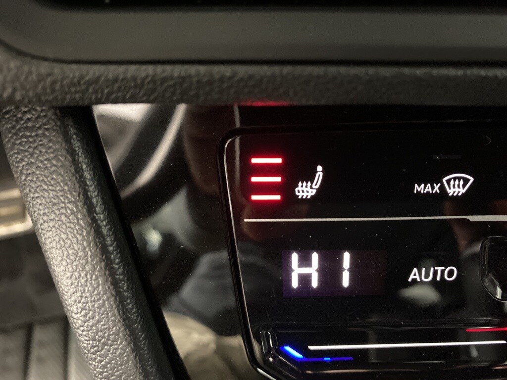 2025 Volkswagen Jetta 1.5T Sport photo 2