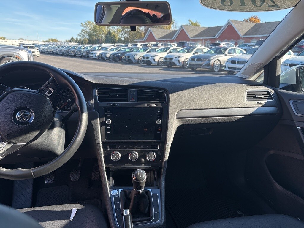 2018 Volkswagen Golf TSI SE photo 2