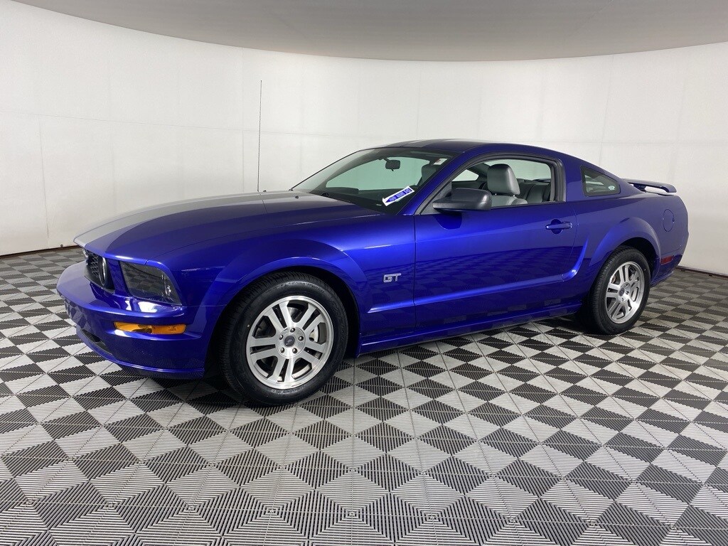 2005 Ford Mustang GT Premium photo 3