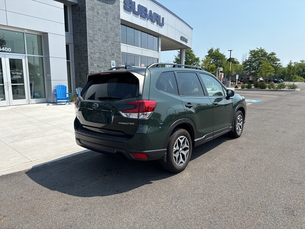 2024 Subaru Forester Premium photo 2