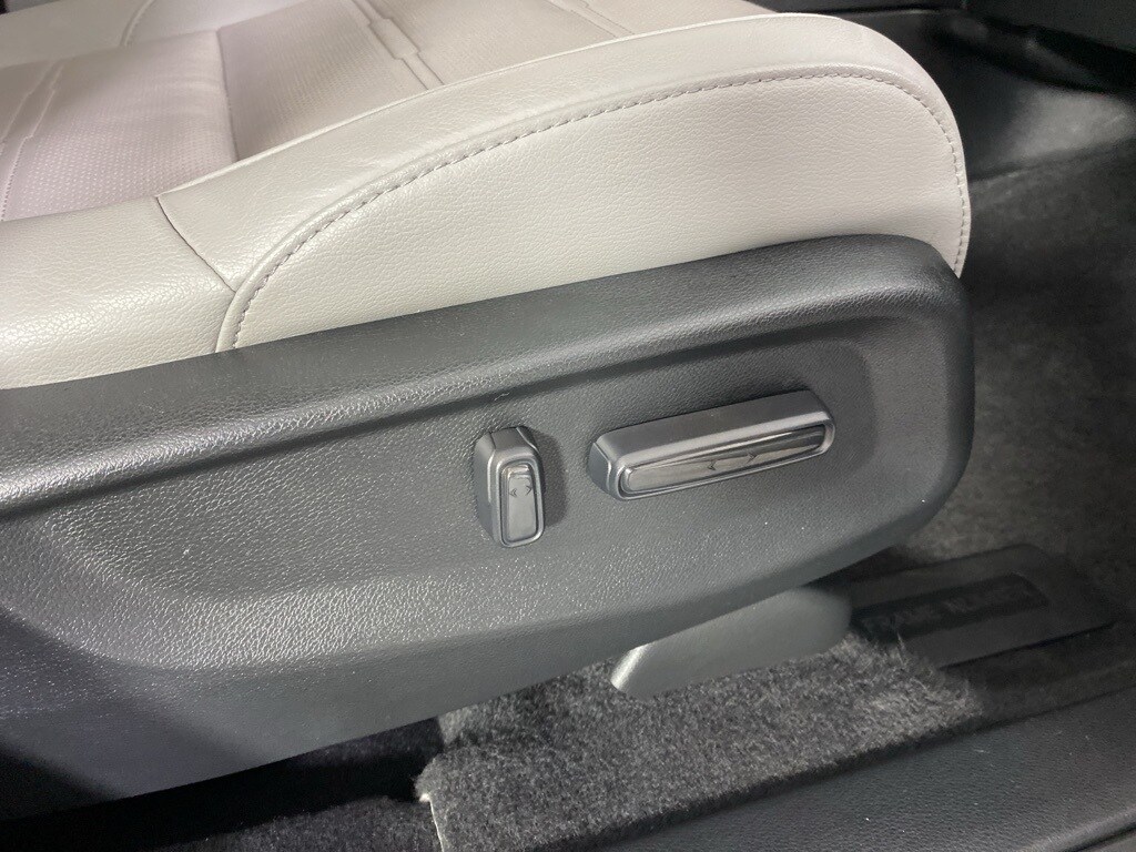 2020 Honda CR-V Hybrid EX-L photo 3