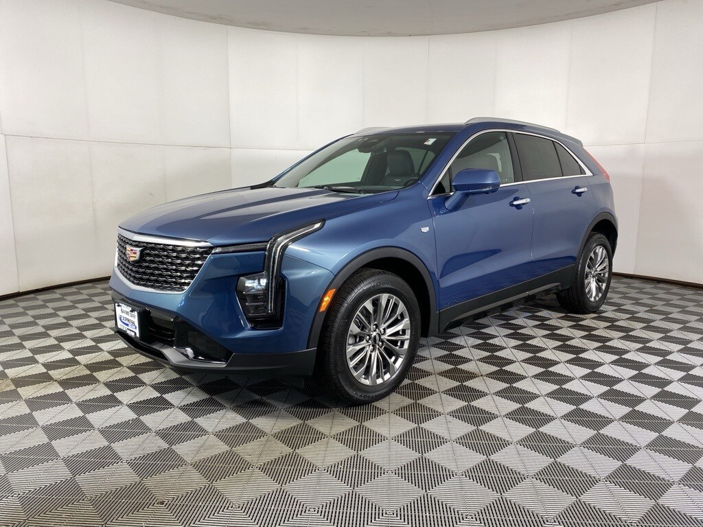 2025 Cadillac XT4 Premium Luxury photo 4