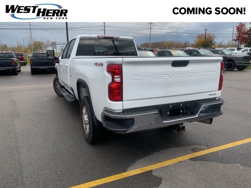 2023 Chevrolet Silverado 3500HD LT photo 2