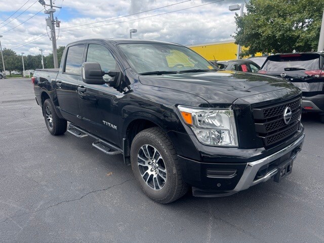 2022 Nissan Titan SV photo 2