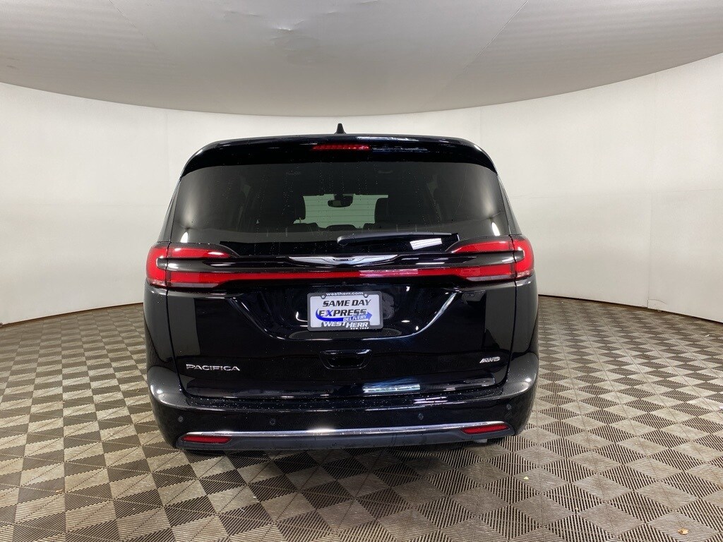 2025 Chrysler Pacifica photo 2