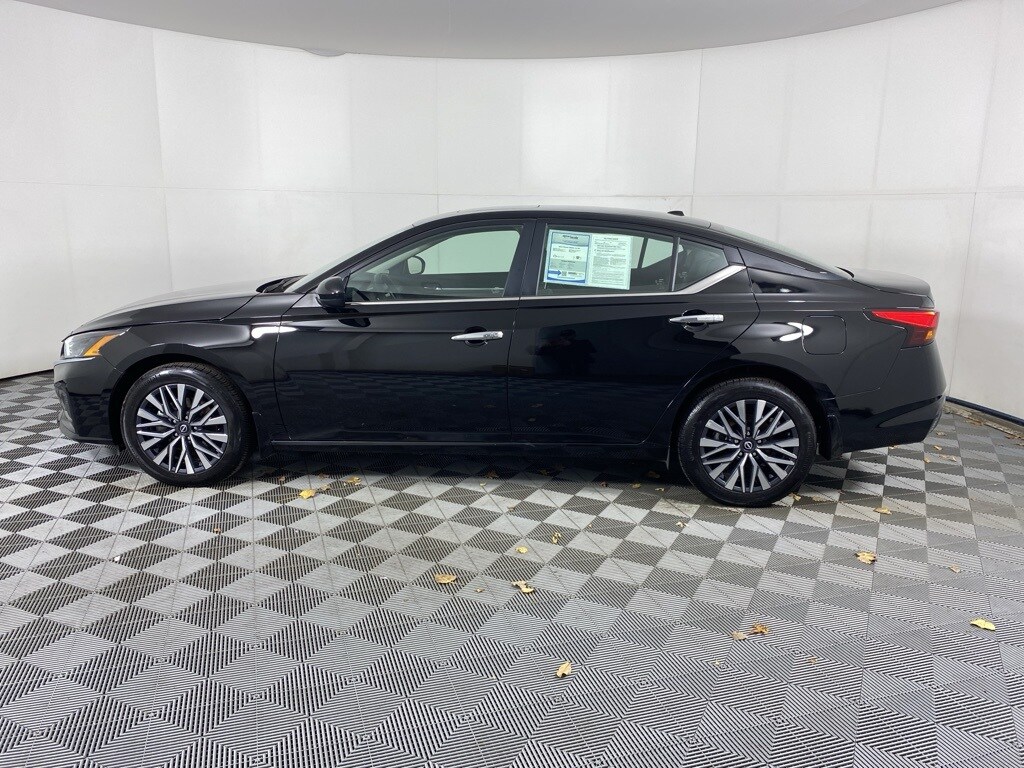 Used 2023 Nissan Altima 2.5 SV Sedan