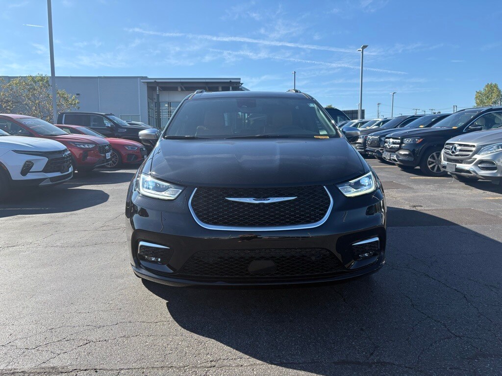2025 Chrysler Pacifica Pinnacle photo 2