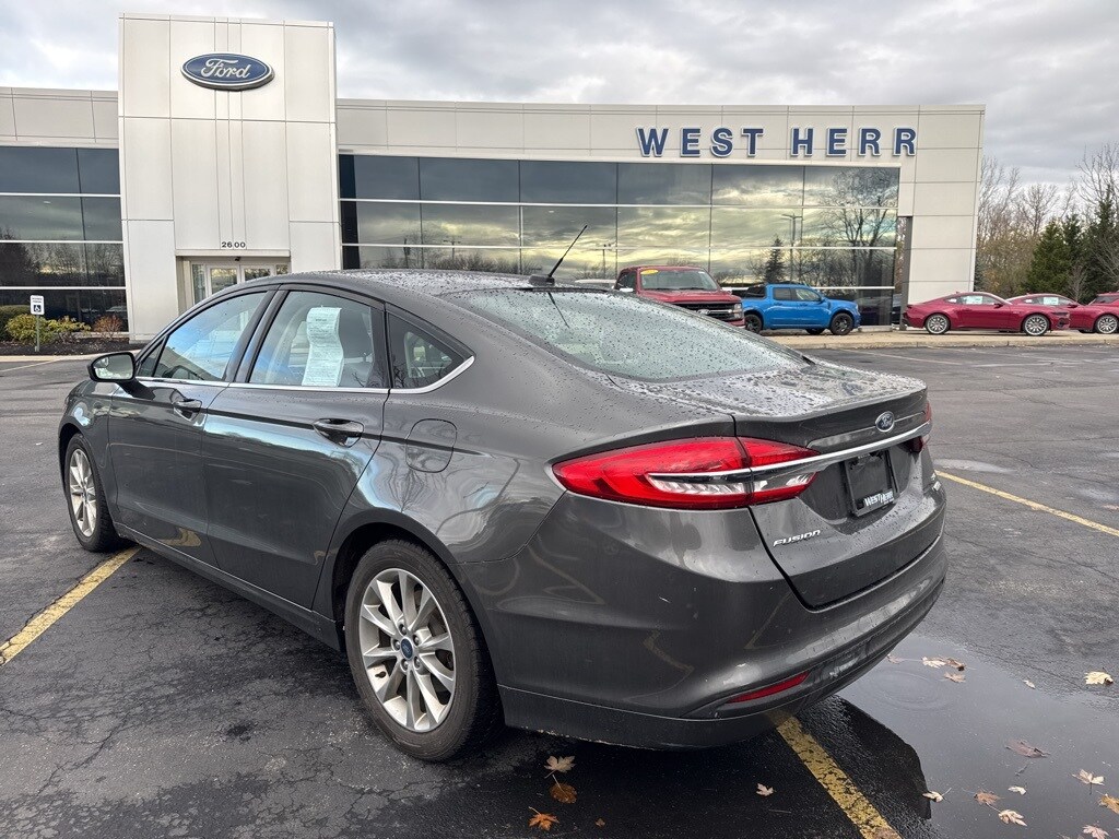 2017 Ford Fusion SE photo 4