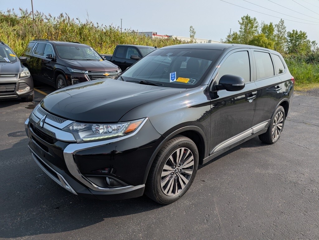 2020 Mitsubishi Outlander SE photo 2