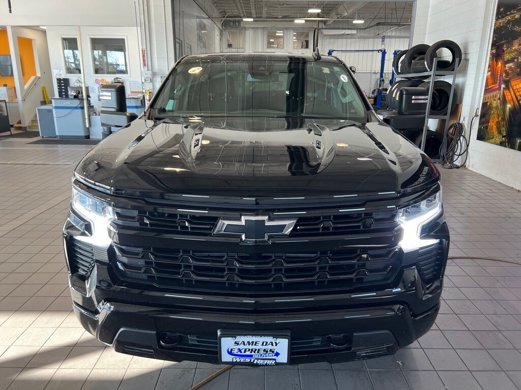 2023 Chevrolet Silverado 1500 RST photo 2