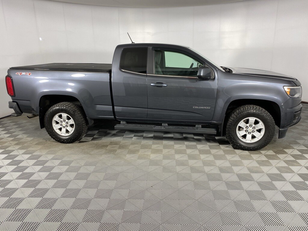 2017 Chevrolet Colorado Work Truck photo 2