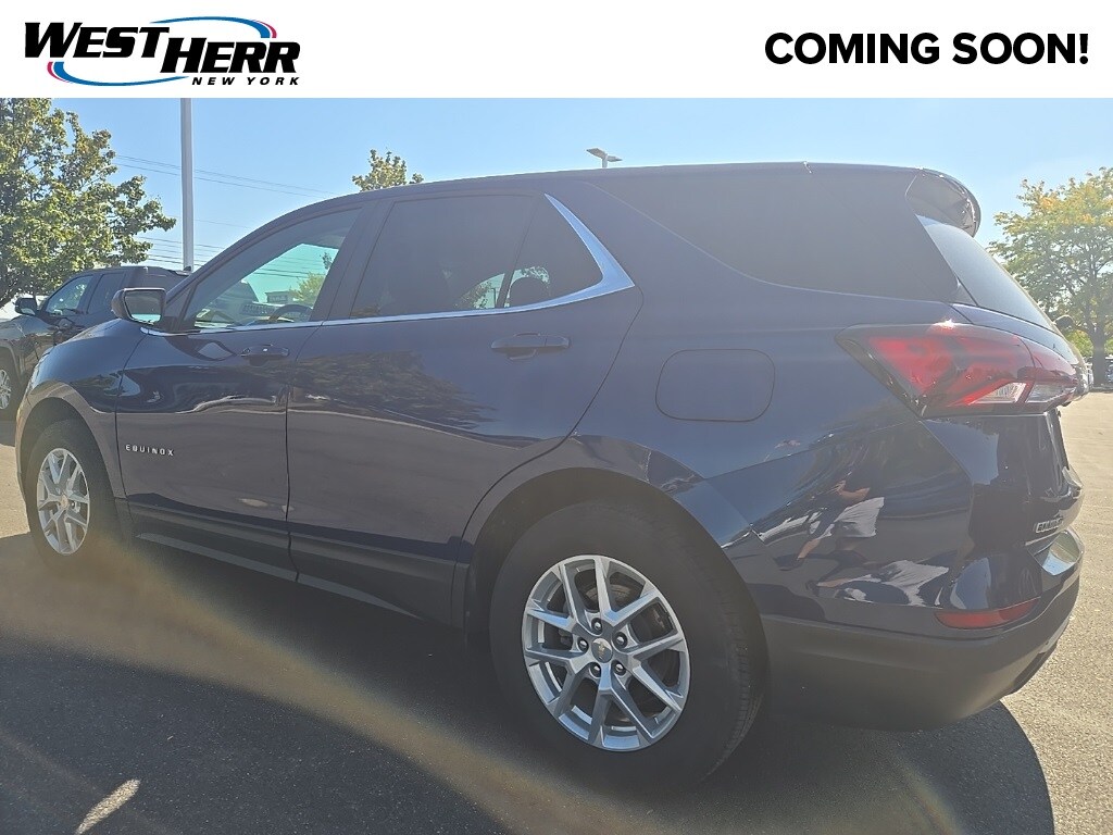 2022 Chevrolet Equinox LT photo 3