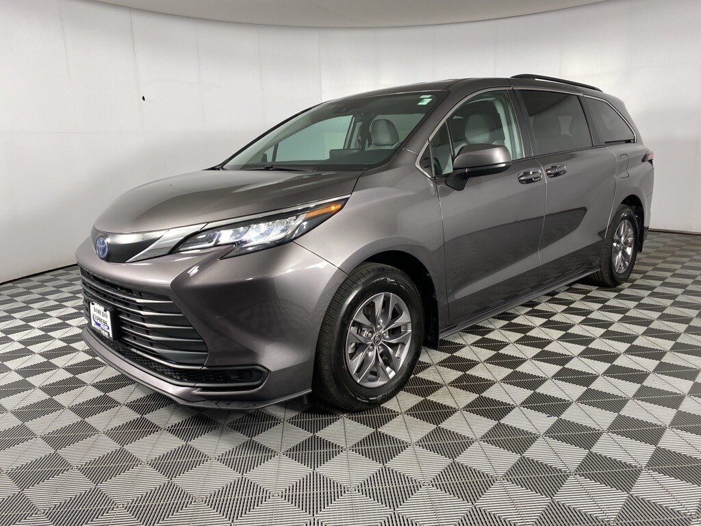Used 2023 Toyota Sienna LE 8 Passenger Van Passenger Van