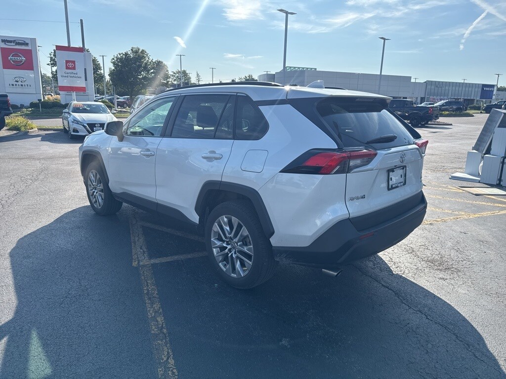 2024 Toyota RAV4 XLE Premium photo 3