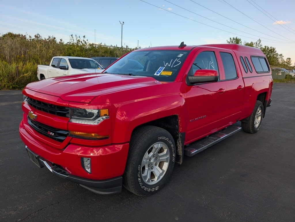 2018 Chevrolet Silverado 1500 LT photo 3