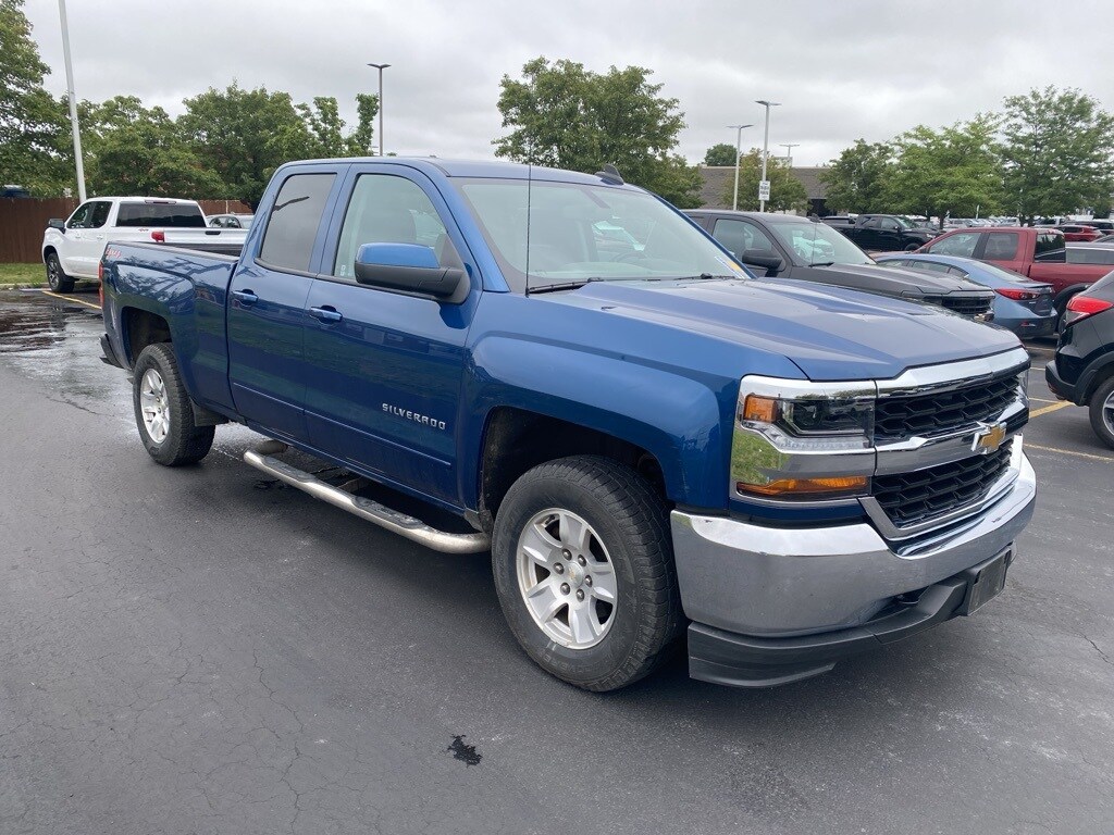 2019 Chevrolet Silverado 1500 LT photo 2