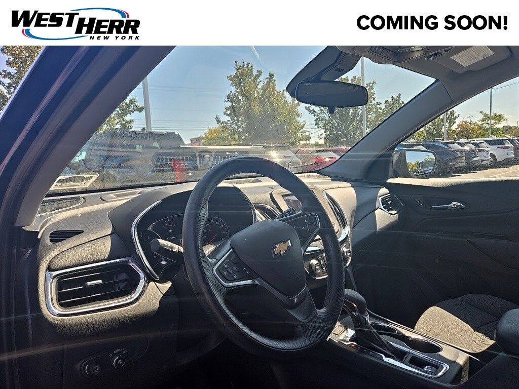 2022 Chevrolet Equinox LT photo 2