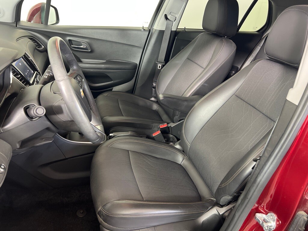 2022 Chevrolet Trax LT photo 2