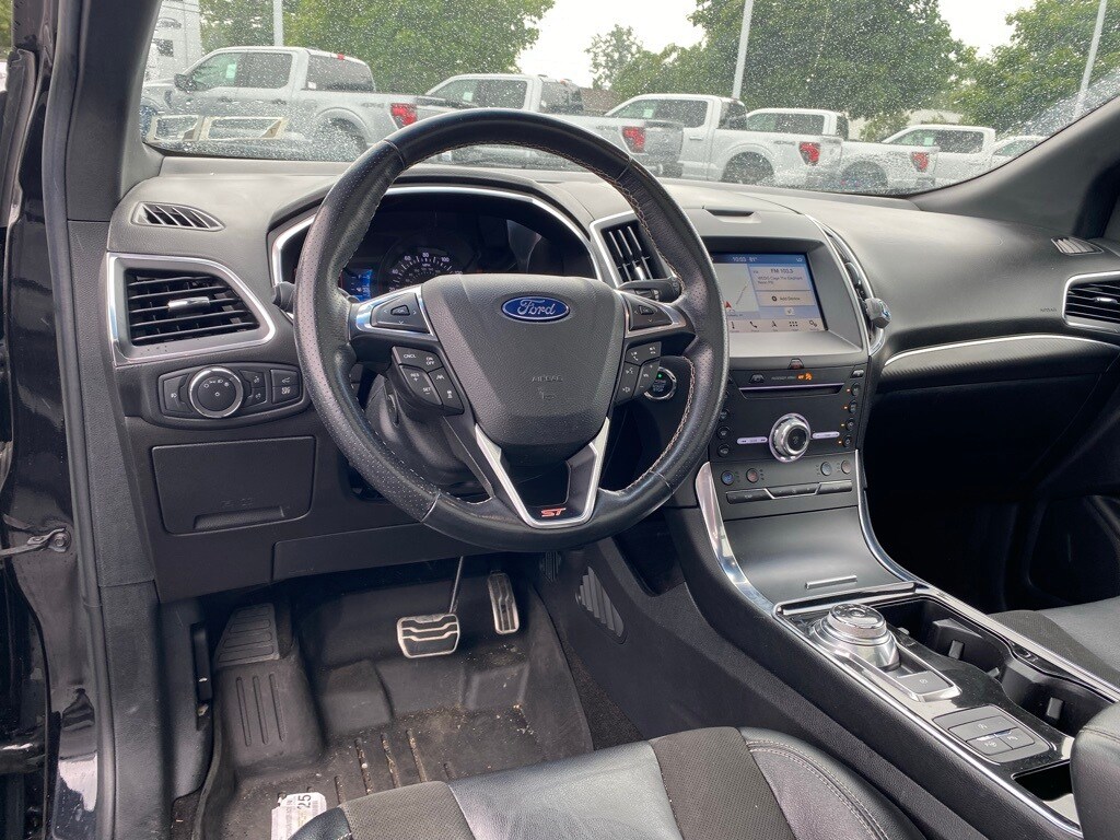 2019 Ford Edge ST photo 3