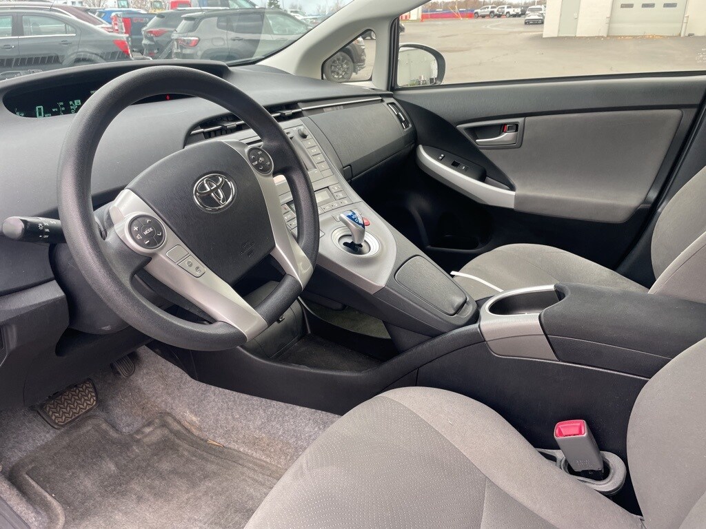 2013 Toyota Prius Two photo 4