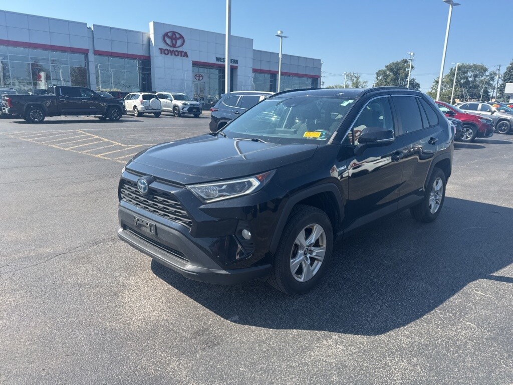 2019 Toyota RAV4 Hybrid XLE photo 3