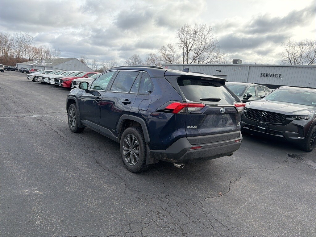 2023 Toyota RAV4 Hybrid XLE Premium photo 3
