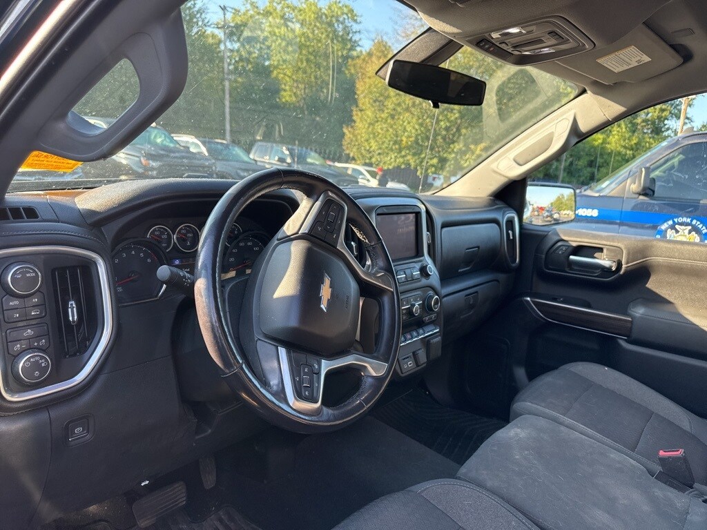 2020 Chevrolet Silverado 1500 LT photo 2