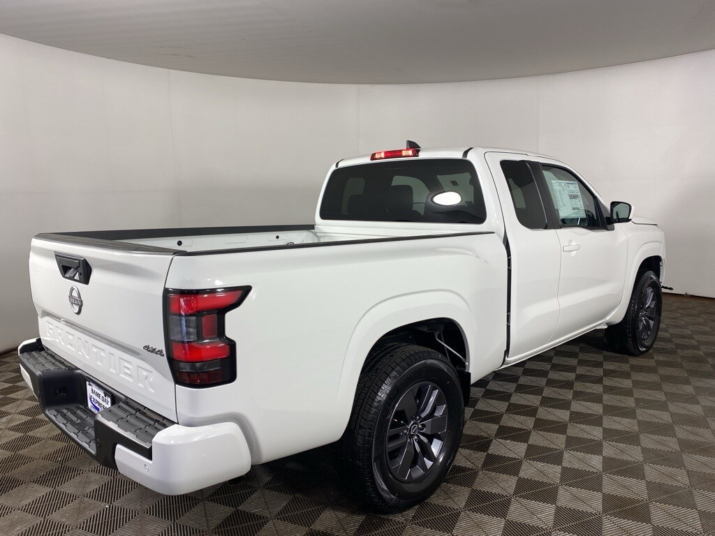 2025 Nissan Frontier SV photo 2