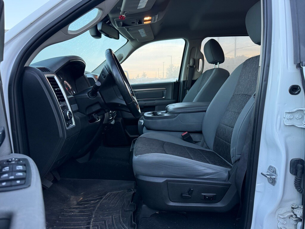 2019 Ram 1500 Classic SLT photo 3