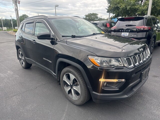 2020 Jeep Compass Latitude photo 2