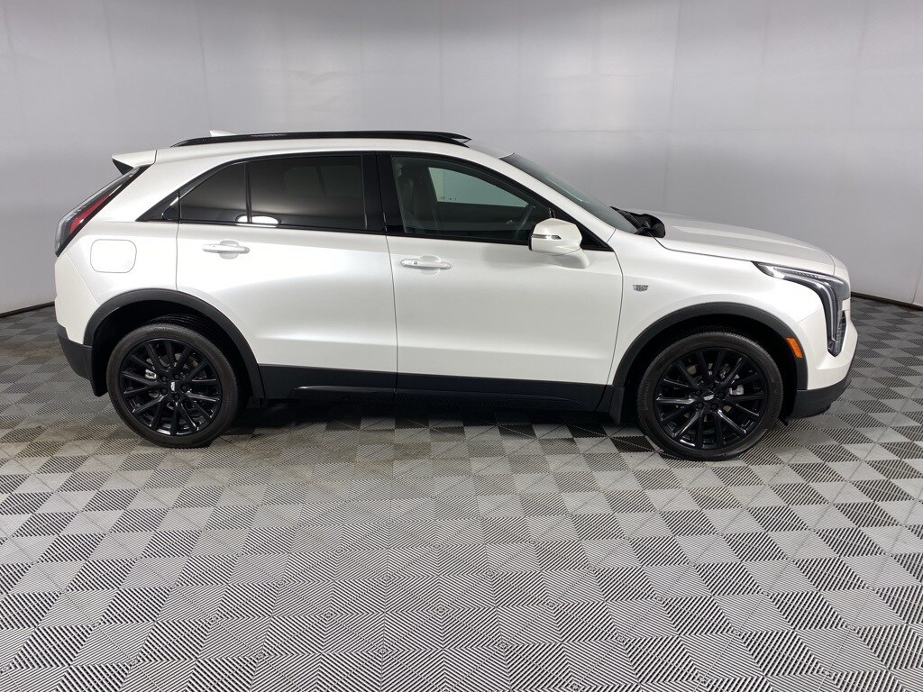 2023 Cadillac XT4 Sport photo 3