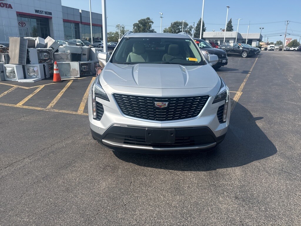 2022 Cadillac XT4 Premium Luxury photo 2