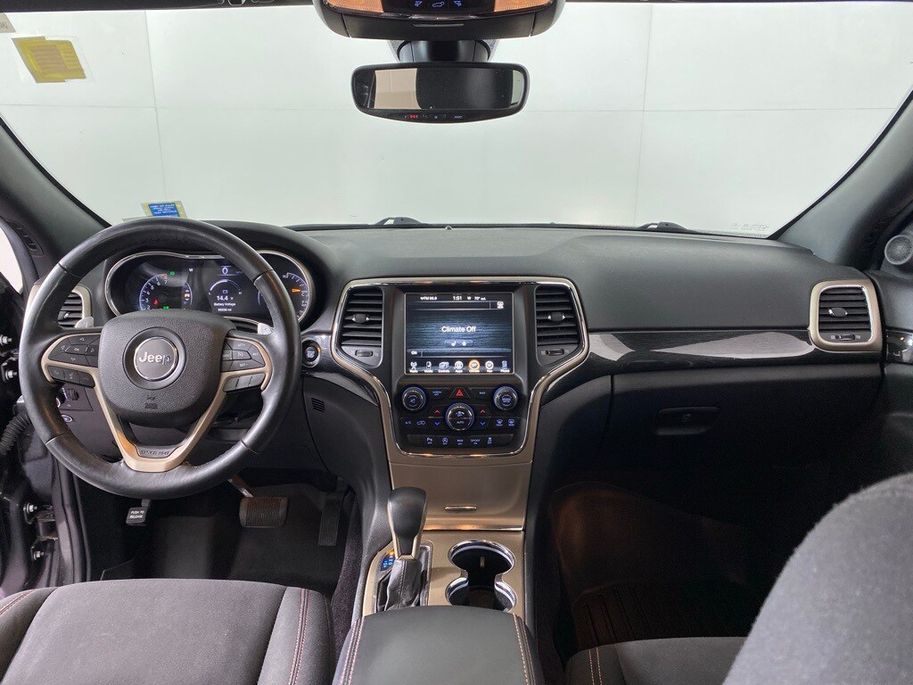 2017 Jeep Grand Cherokee Laredo photo 3