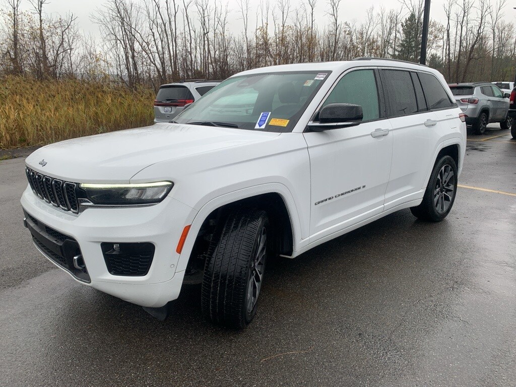 2023 Jeep Grand Cherokee Overland photo 4