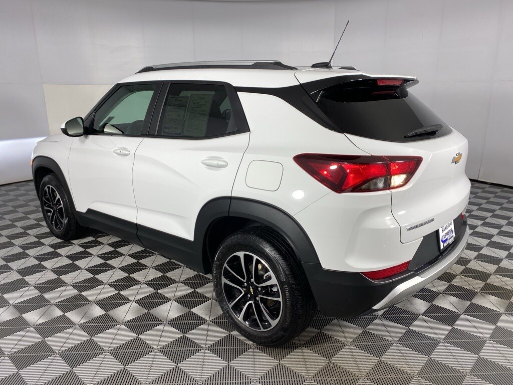 2024 Chevrolet Trailblazer LT photo 2